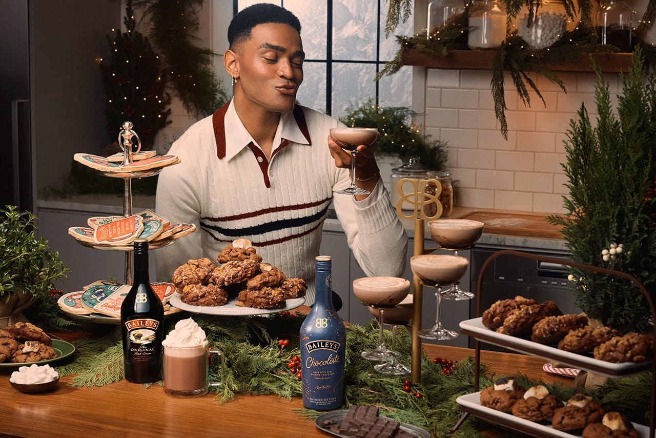 With a Baileys cocktail in-hand, Owen serves up cookies and a whole lot of holiday truth, getting down to what the season is really about – indulging and dunking with Baileys.